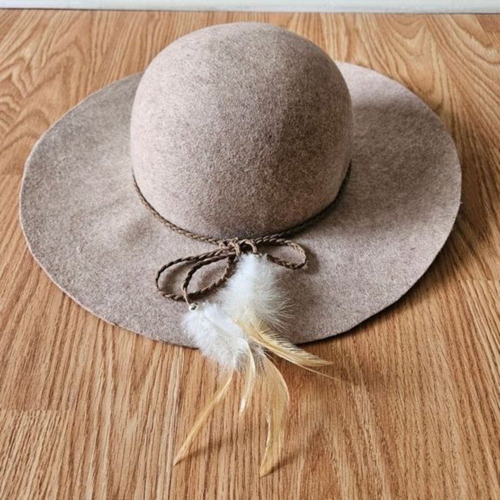American Eagle Outfitters Wool Floppy Bohemian Boho Tan Feathers  One Size. - Picture 2 of 11